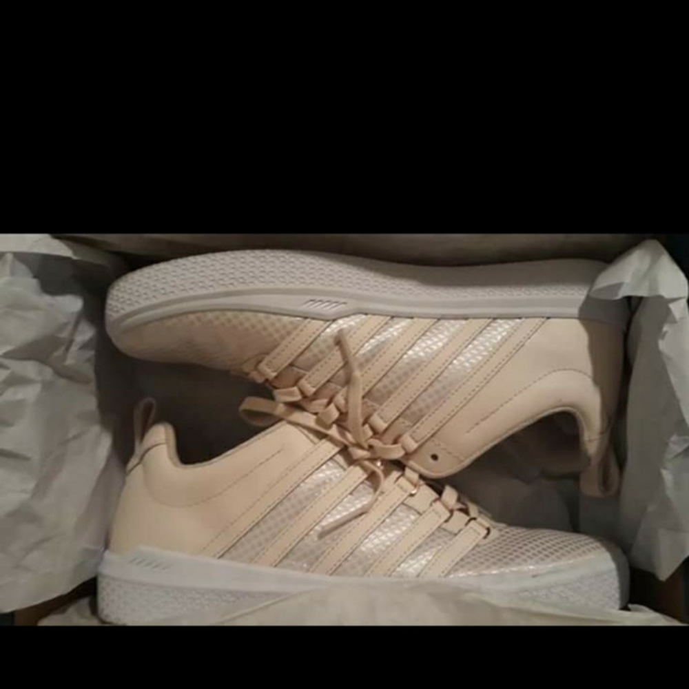 Womans K Swiss